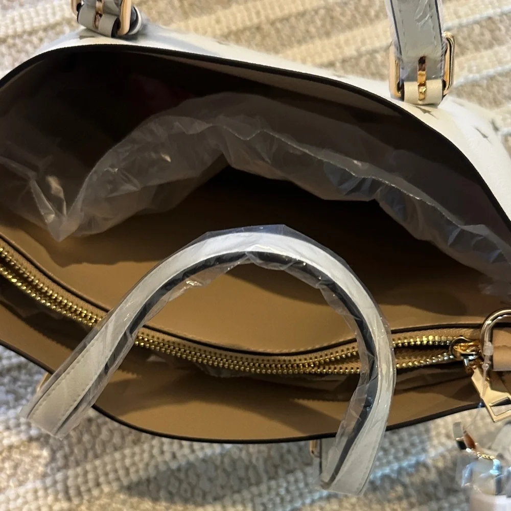 Gold Star Patterned White Handbag - Picture 3 of 5